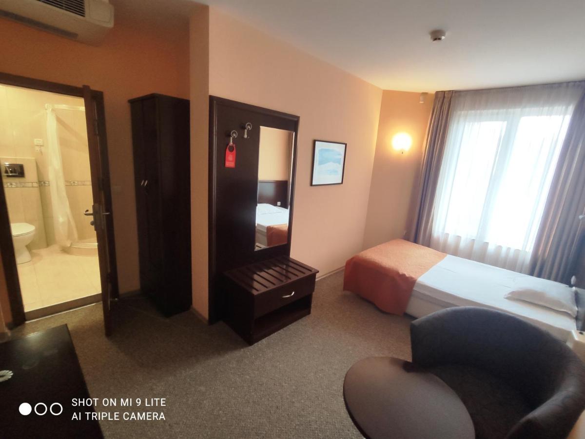 Hotel Divesta - self check in - Housity