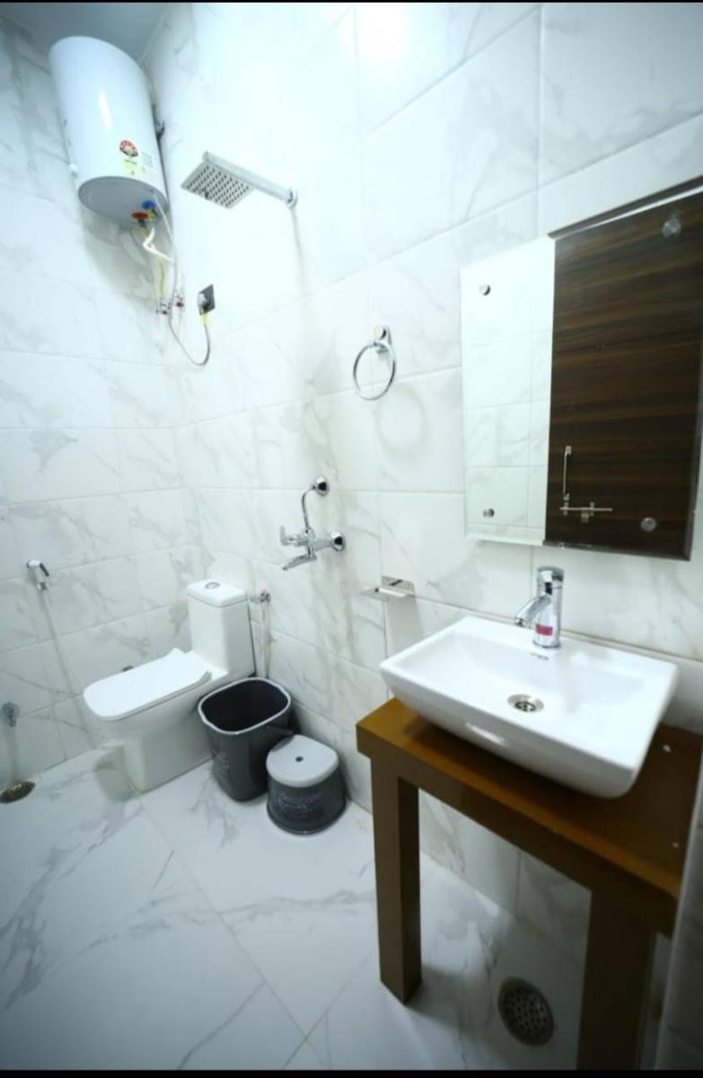Moonlight Hotel and Restaurant - Housity