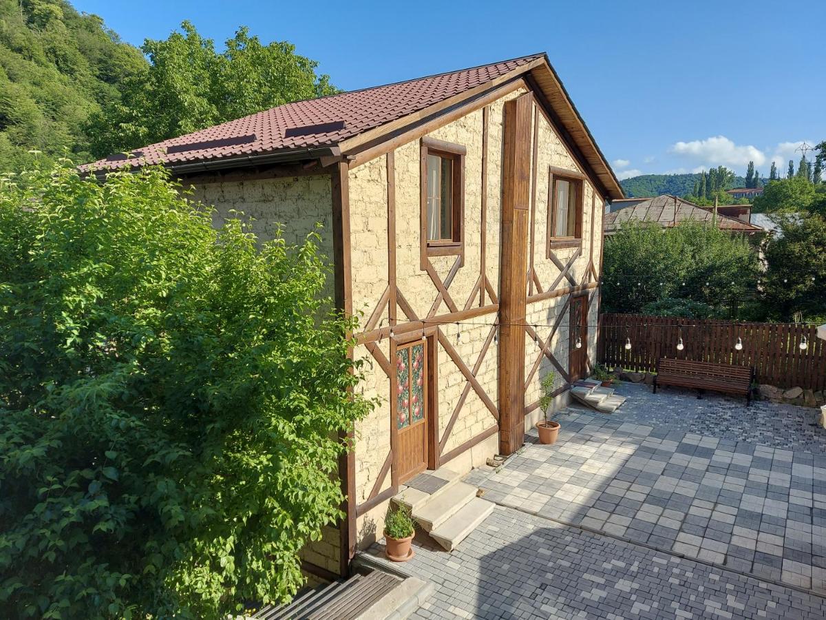 VAN Guesthouse - Housity