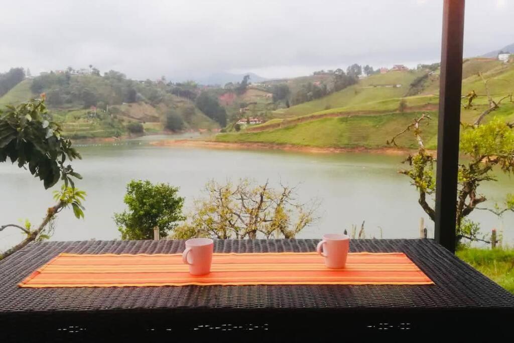 Cozy lakefront House for 6 (Guatape dam) - Housity