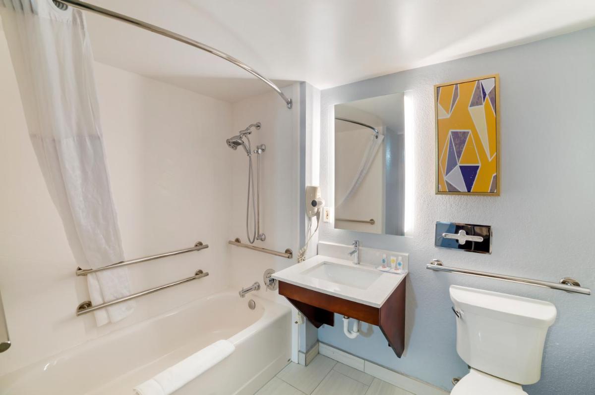 Comfort Inn Asheville Airport - Housity