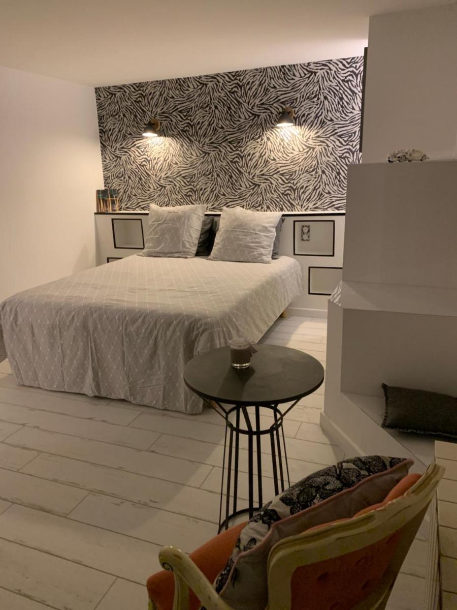 Double chambre piscine, spa, jardin, parc en bordure de rivière - Housity