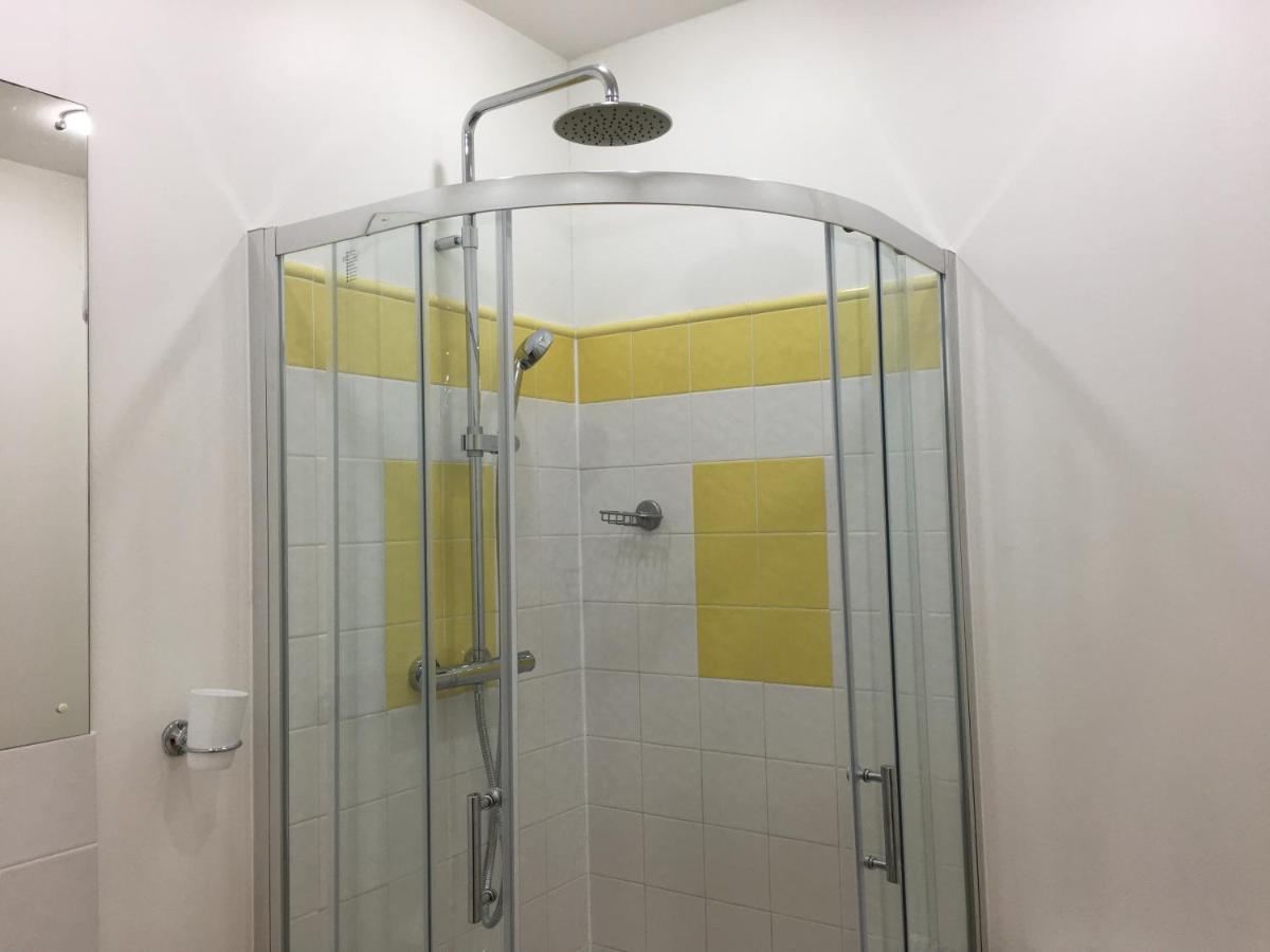 The Queen Hotel - Housity