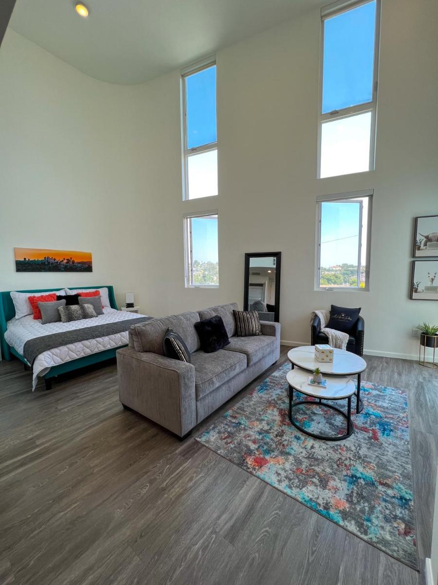 Suitetrails - Luxury Downtown Los Angeles Penthouse Condo with Skyline Views