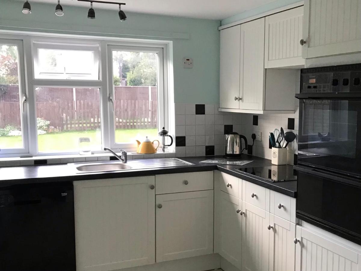 Betty's Cottage - Traditional Norfolk Farm Cottage - Housity