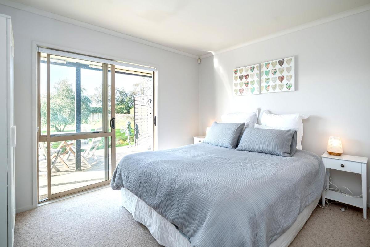 Mokomoko Cottage - Martinborough Holiday Home - Housity