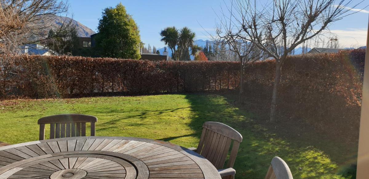 Suitetrails - Meadowstone Executive Villa Close to Lake Wanaka