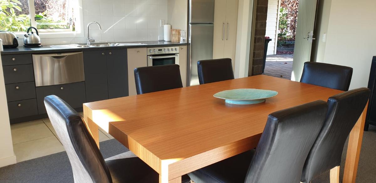 Suitetrails - Meadowstone Executive Villa Close to Lake Wanaka