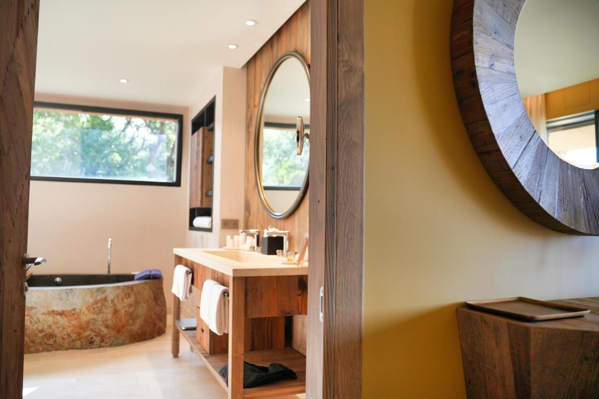Photo de la galerie de l'établissement Les Regalia Hôtel & Spa, à Sainte-Lucie de Porto-Vecchio