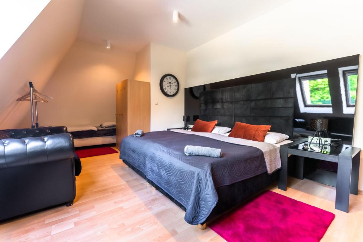 Lovely 4-bedroom flat in historical center with stunning view - Housity