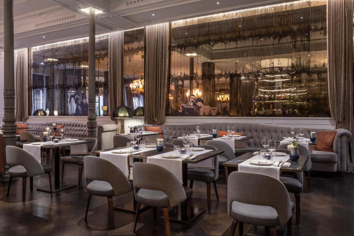 Un restaurante o sitio para comer en Gran Hotel Inglés - The Leading Hotels of the World