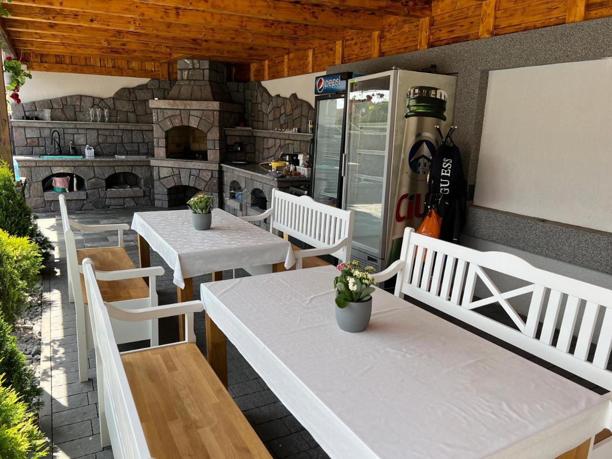 Guesthouse Viktoria Pensiune - Hizvo