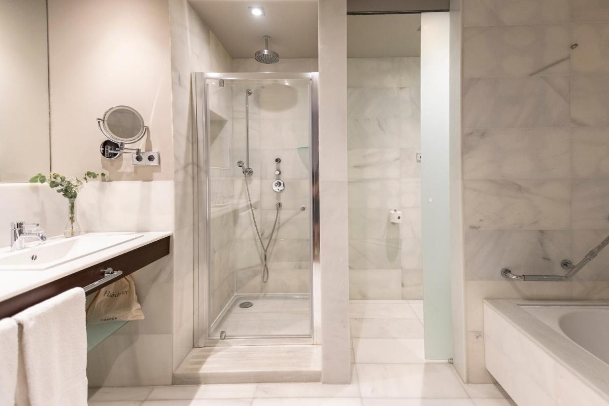 Un baño de Hospes Amérigo, Alicante, a Member of Design Hotels