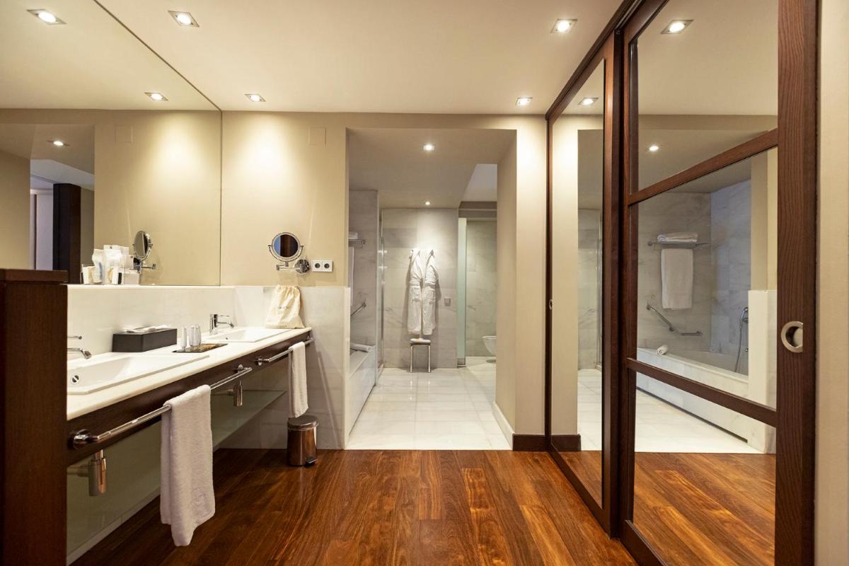 Un baño de Hospes Amérigo, Alicante, a Member of Design Hotels