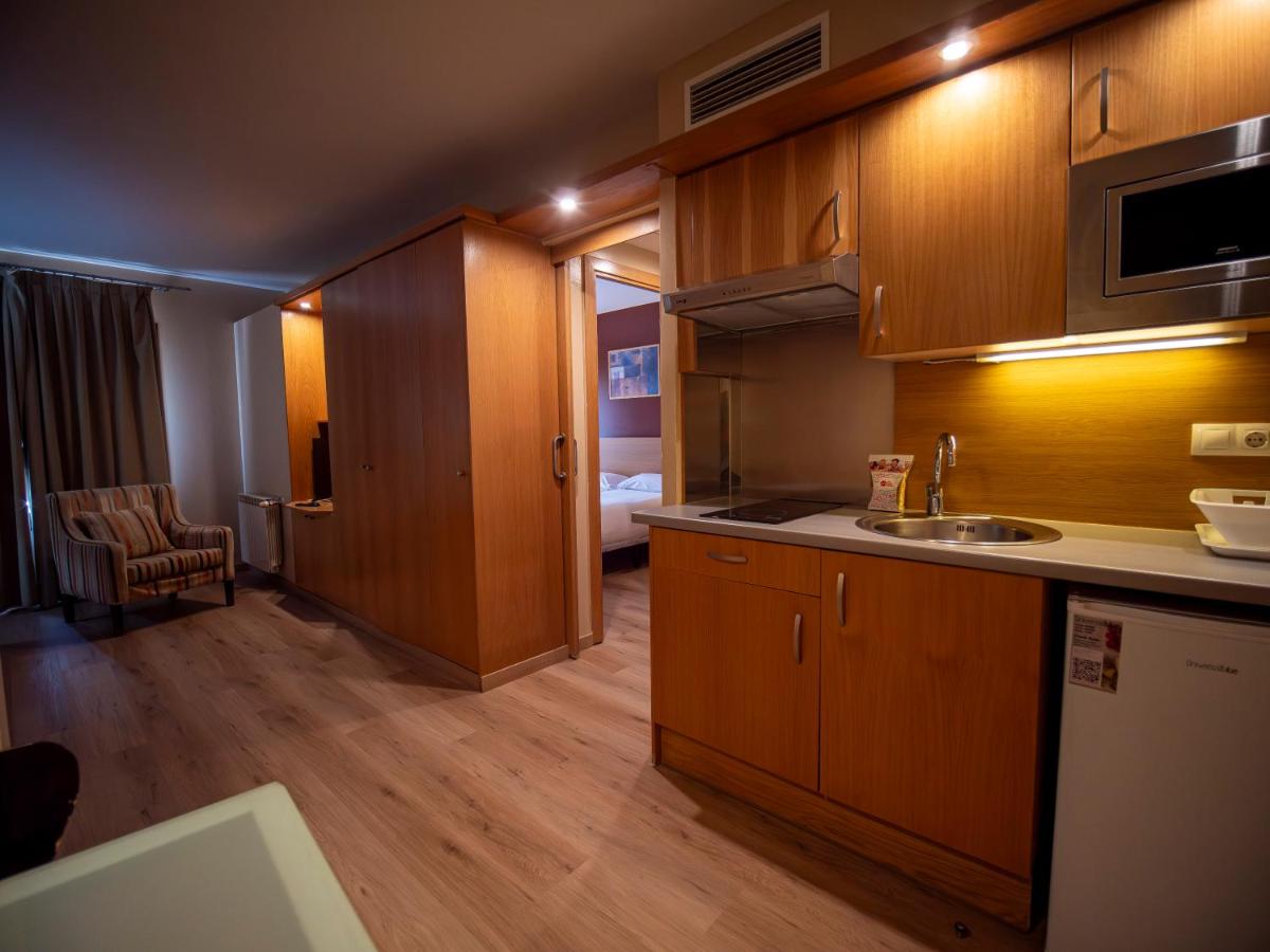 Una cocina o zona de cocina en Aparthotel Siente Boí & SPA