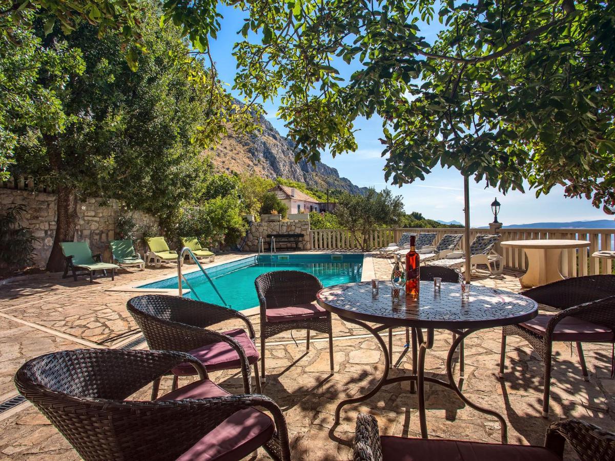 Suitetrails - Holiday Home Villa jolie amazing stone by Interhome