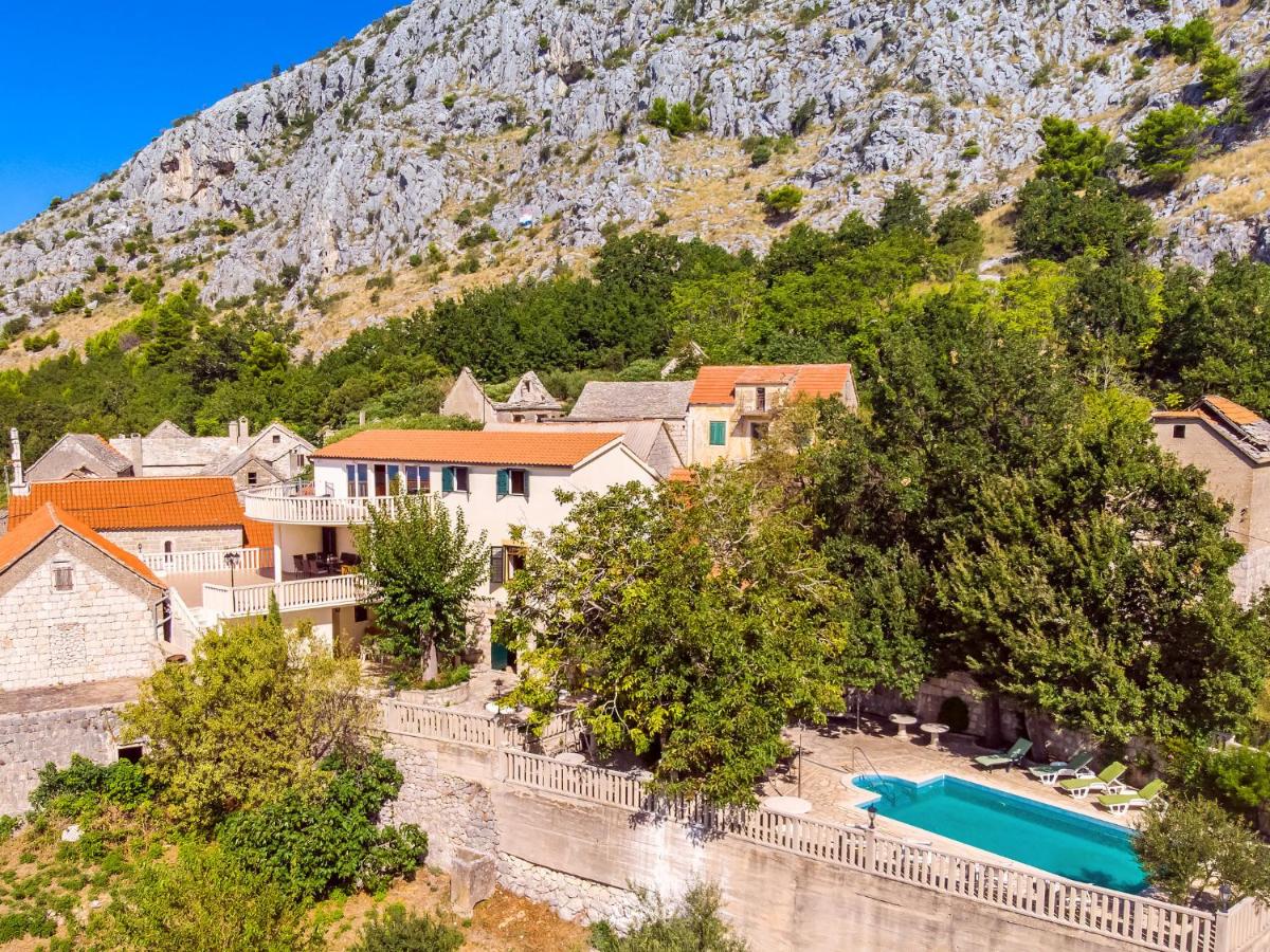 Suitetrails - Holiday Home Villa jolie amazing stone by Interhome