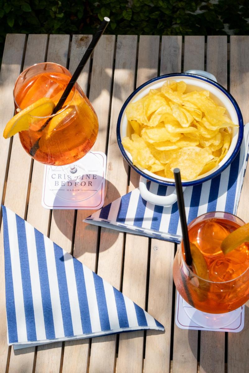 Comida en o cerca de este hotel