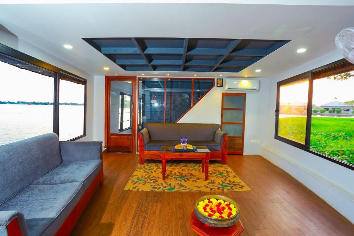 Premium Houseboat - Housity