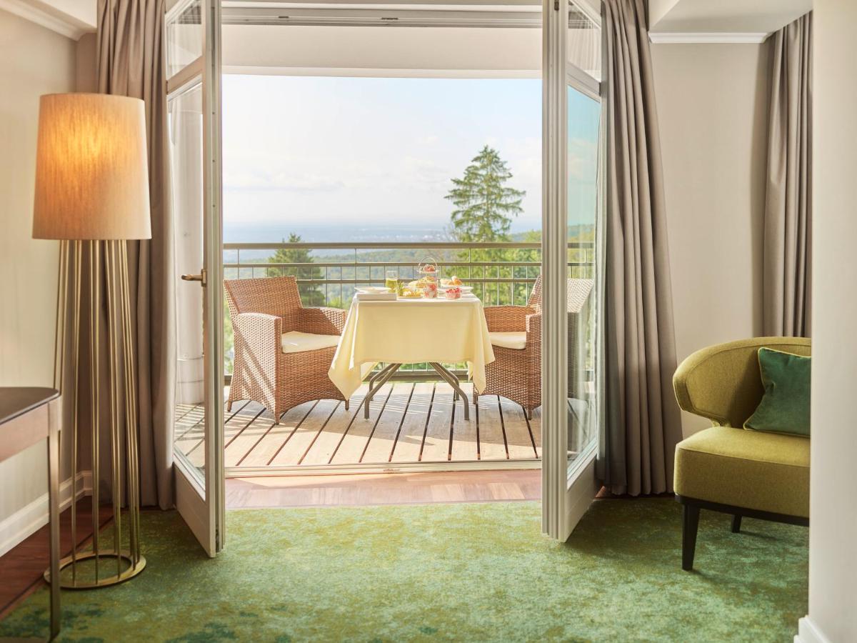 Ein Sitzbereich in der Unterkunft Falkenstein Grand, Autograph Collection Ein Sitzbereich in der Unterkunft Falkenstein Grand, Autograph Collection