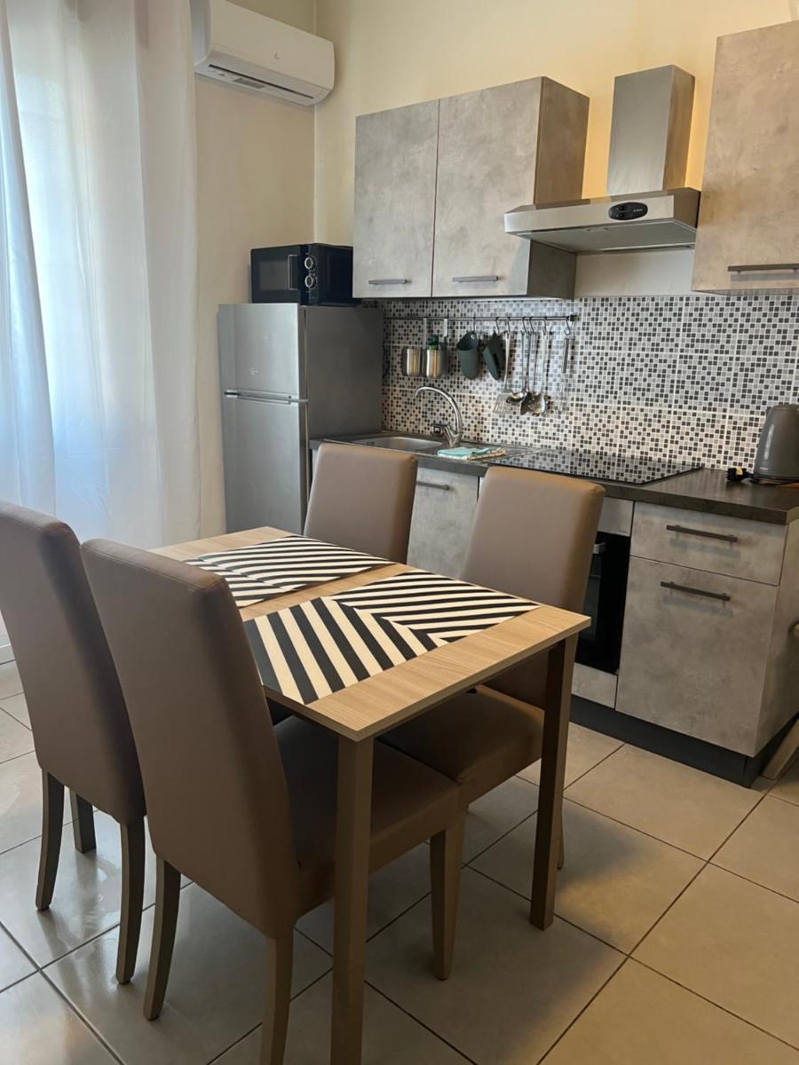 Via Aleardi, 4 minutes from station and airport shuttle - Housity