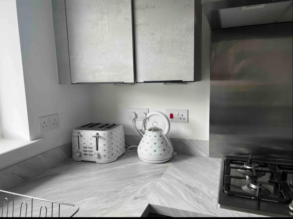 Stylish New Built - Housity