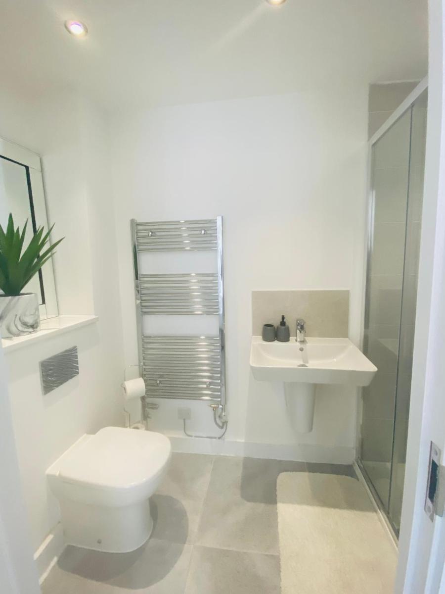 Stylish New Built - Housity
