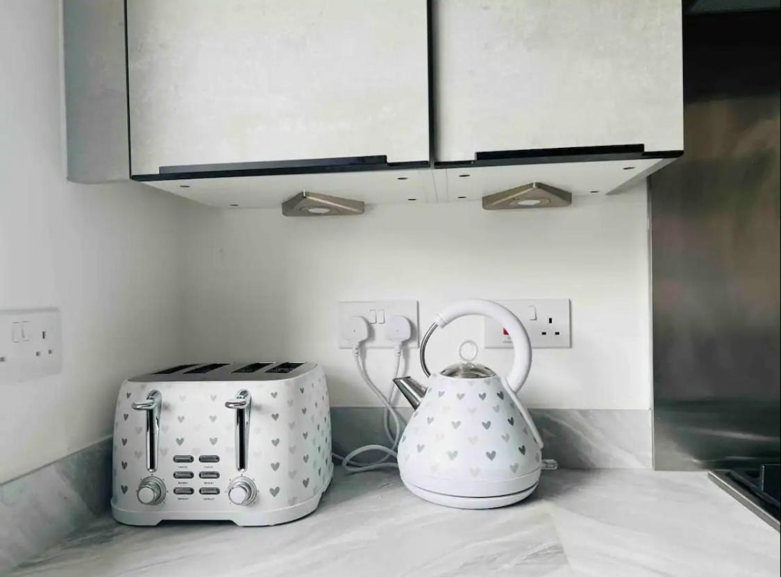 Stylish New Built - Housity