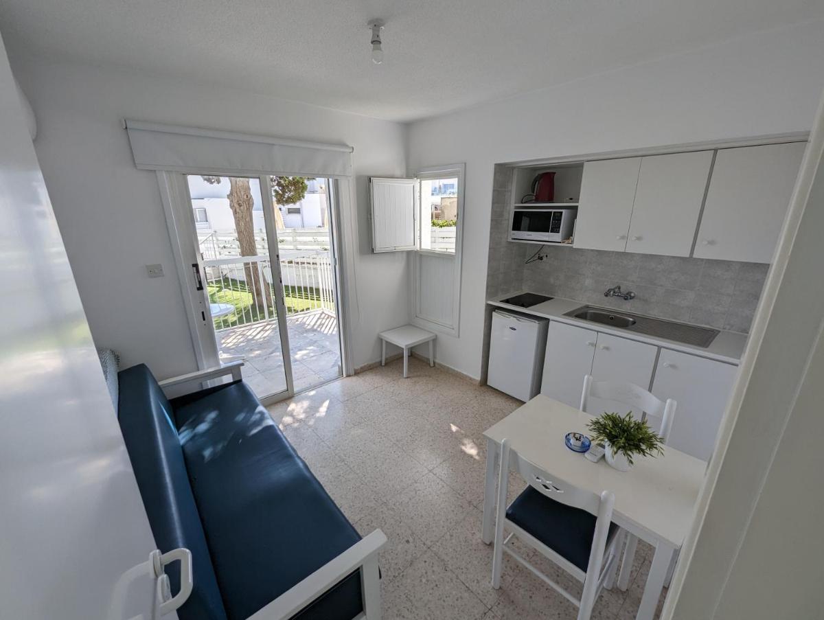 Flisvos Beach Apartments - Housity