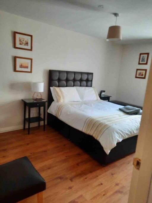 Suitetrails - High Quality 2 Bedroom Town Centre Apartment