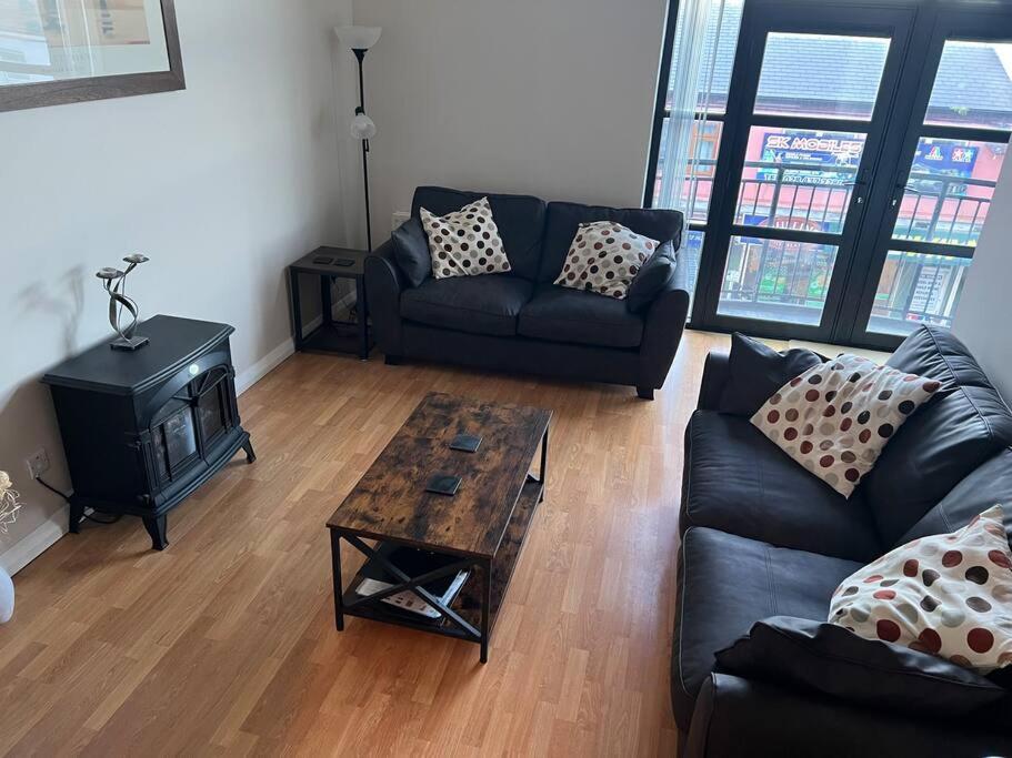 Suitetrails - High Quality 2 Bedroom Town Centre Apartment