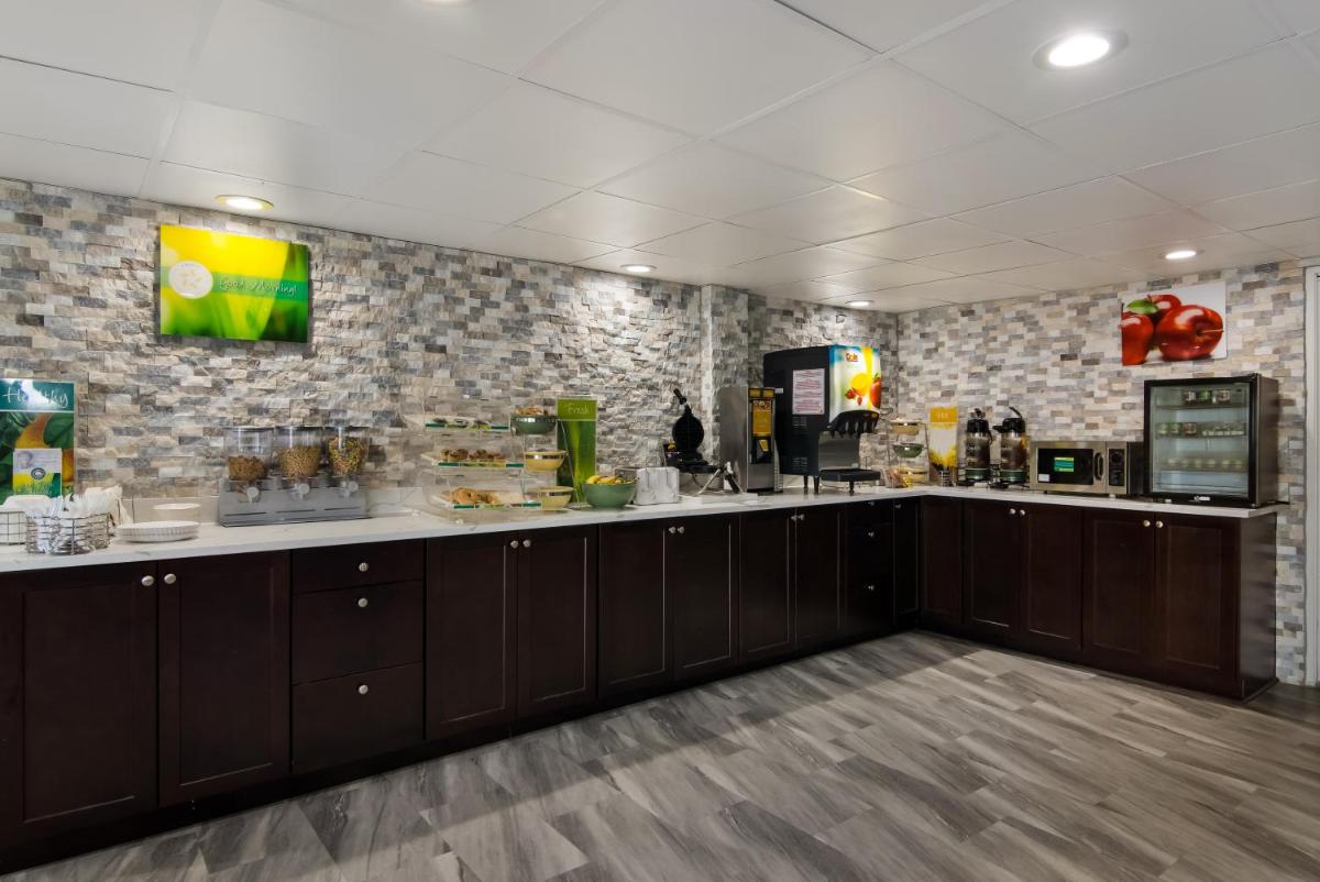 Quality Inn Aurora - Naperville Area - Housity