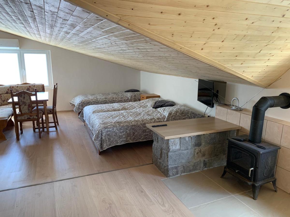 Klidné a vyjímečné ubytování nad sklepem - Přítluky Garance na počasí!!! - Housity