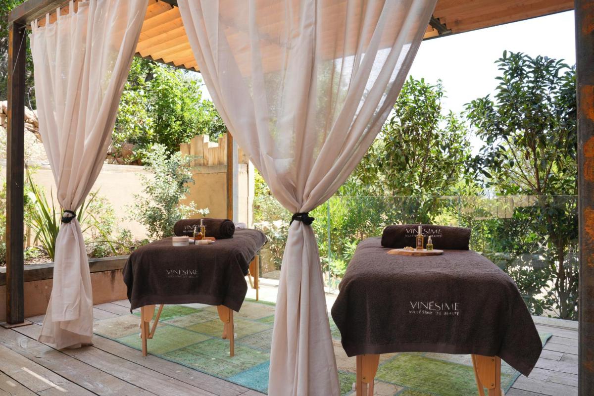 Jardin de l'établissement Les Regalia Hôtel & Spa