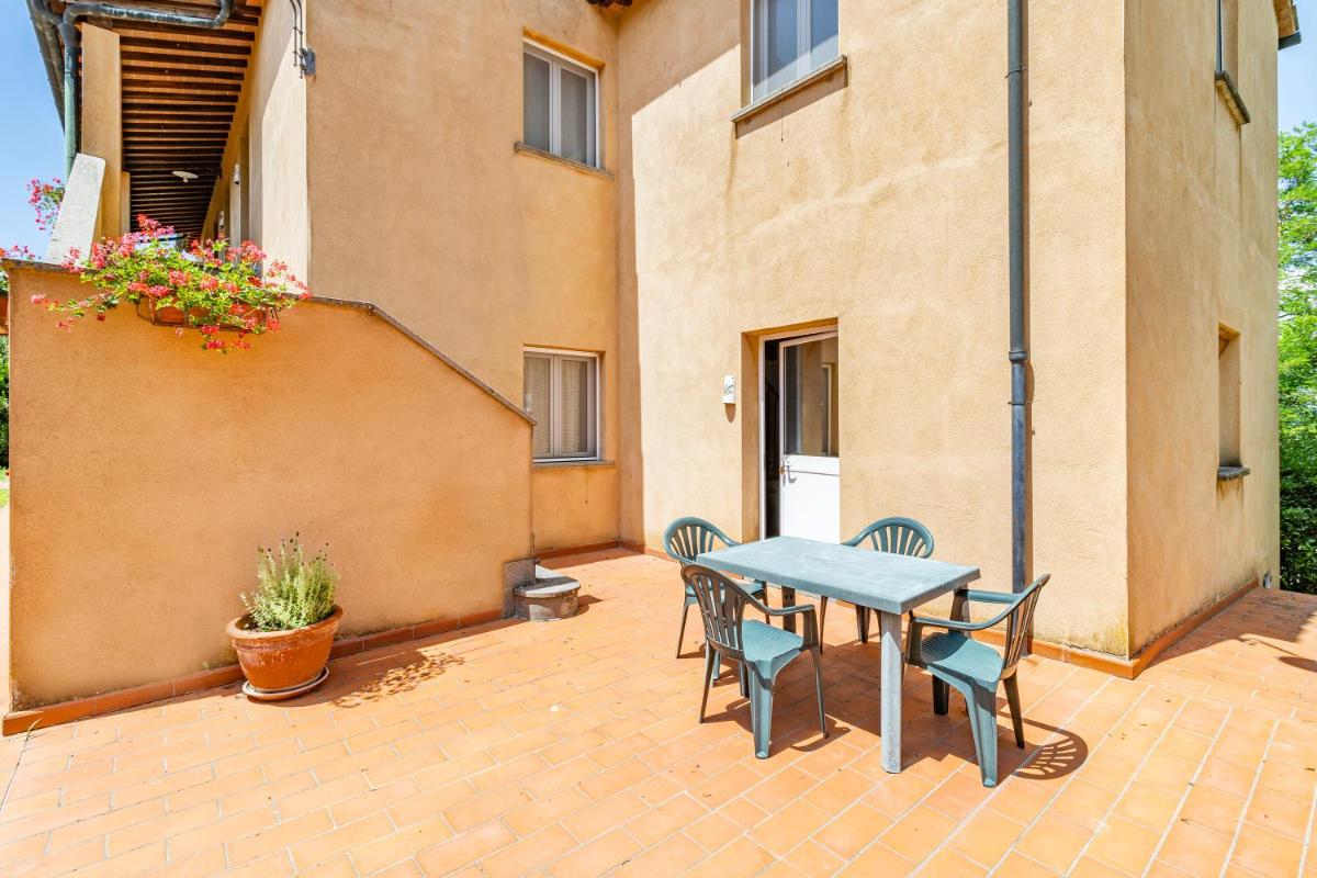 Family Apartments With Pool Near Volterra - Happy Rentals - Housity