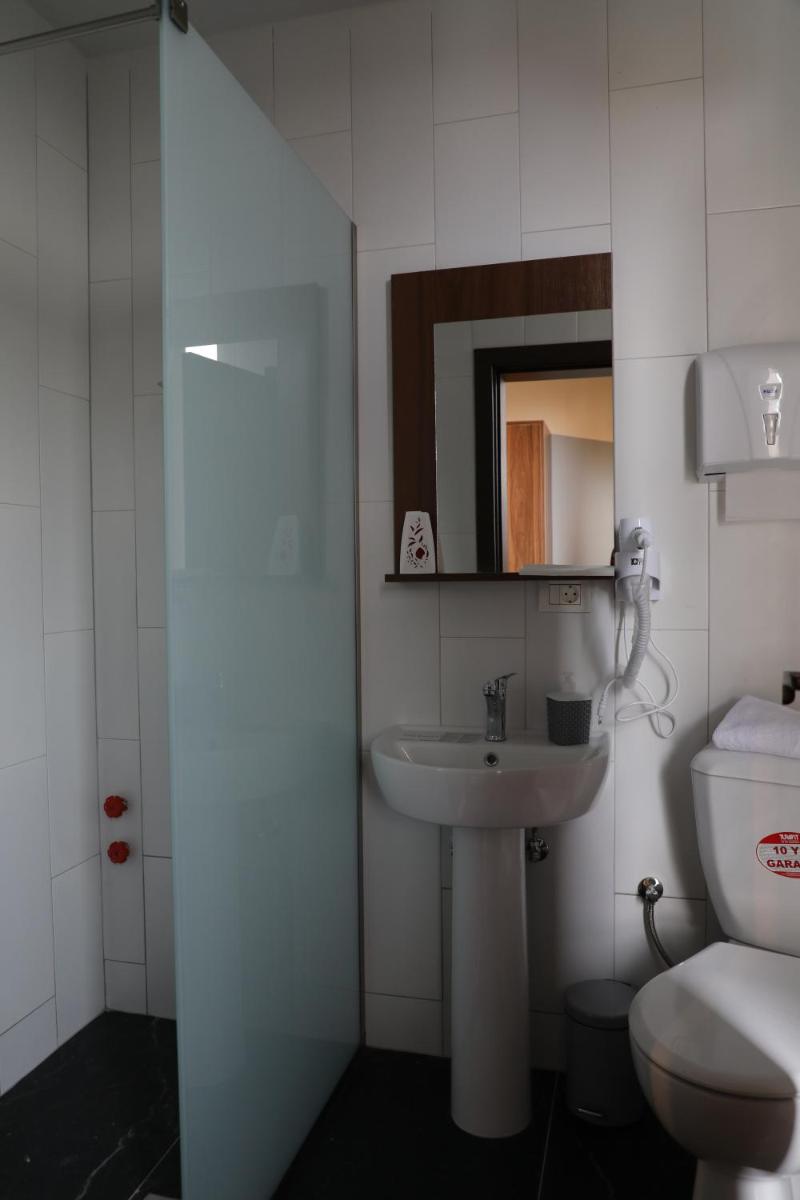Hotel Hiserra - Housity
