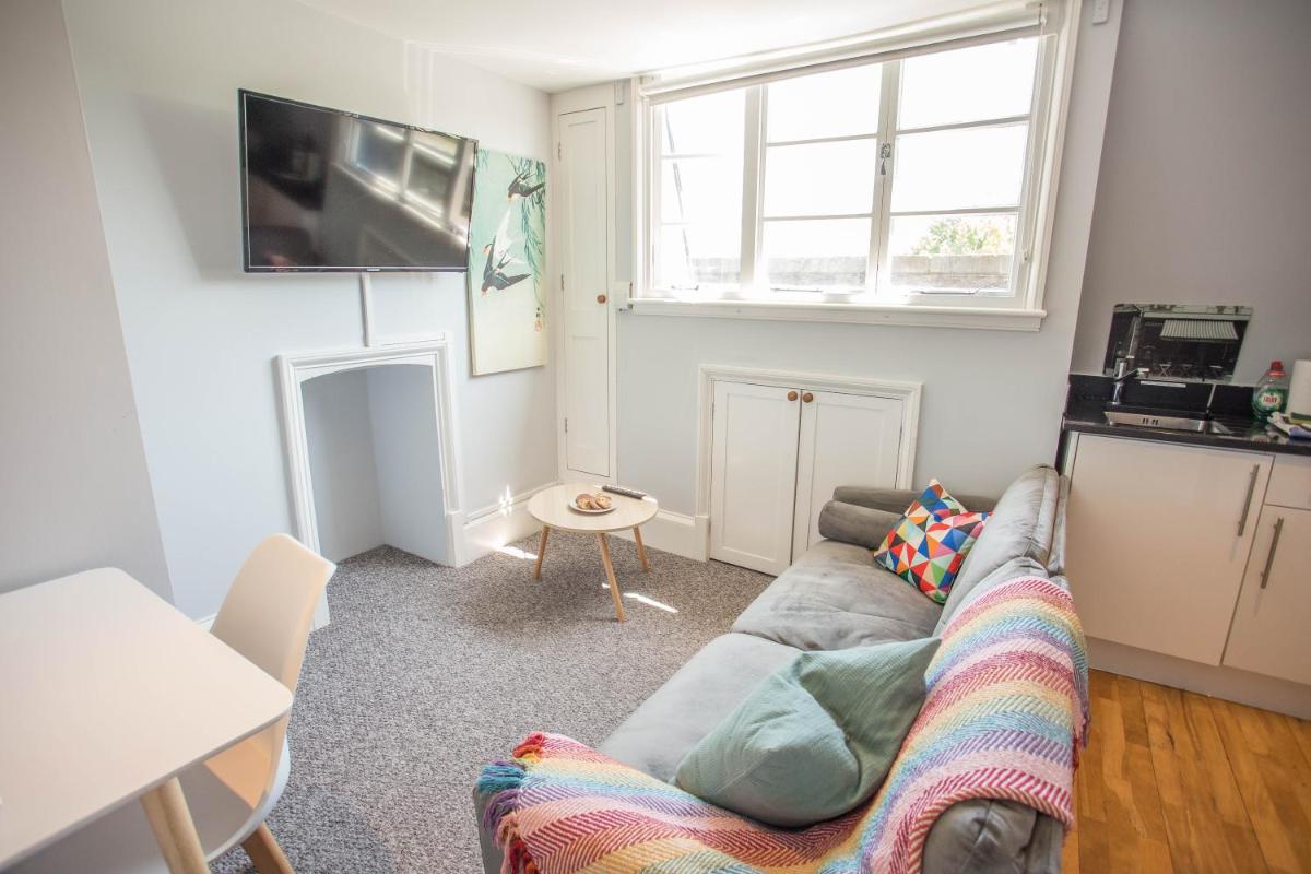 Cosy, Central Flat for up to 4 with Park View - Housity