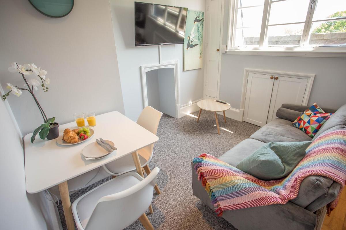 Cosy, Central Flat for up to 4 with Park View - Housity