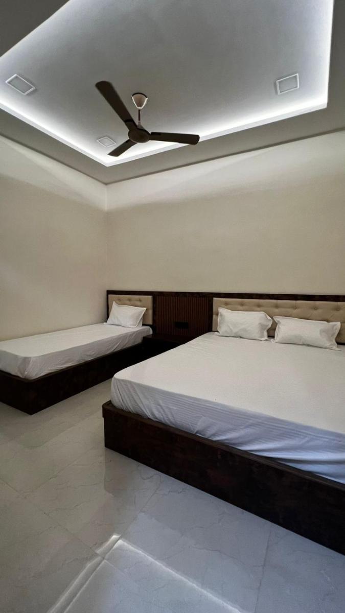 Hotel Divyakashi Homestay - Housity