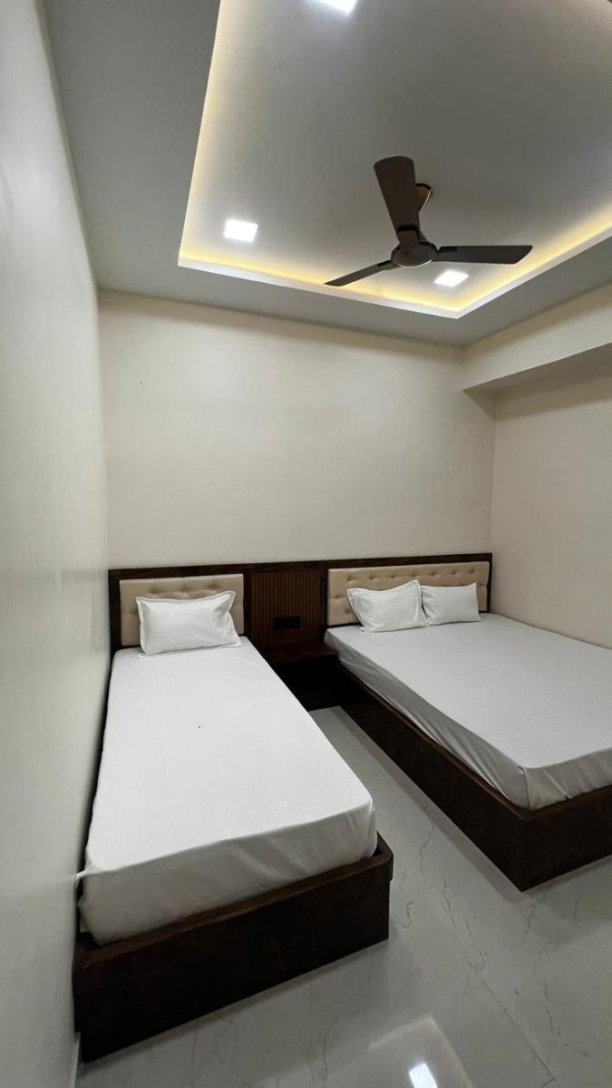 Hotel Divyakashi Homestay - Housity