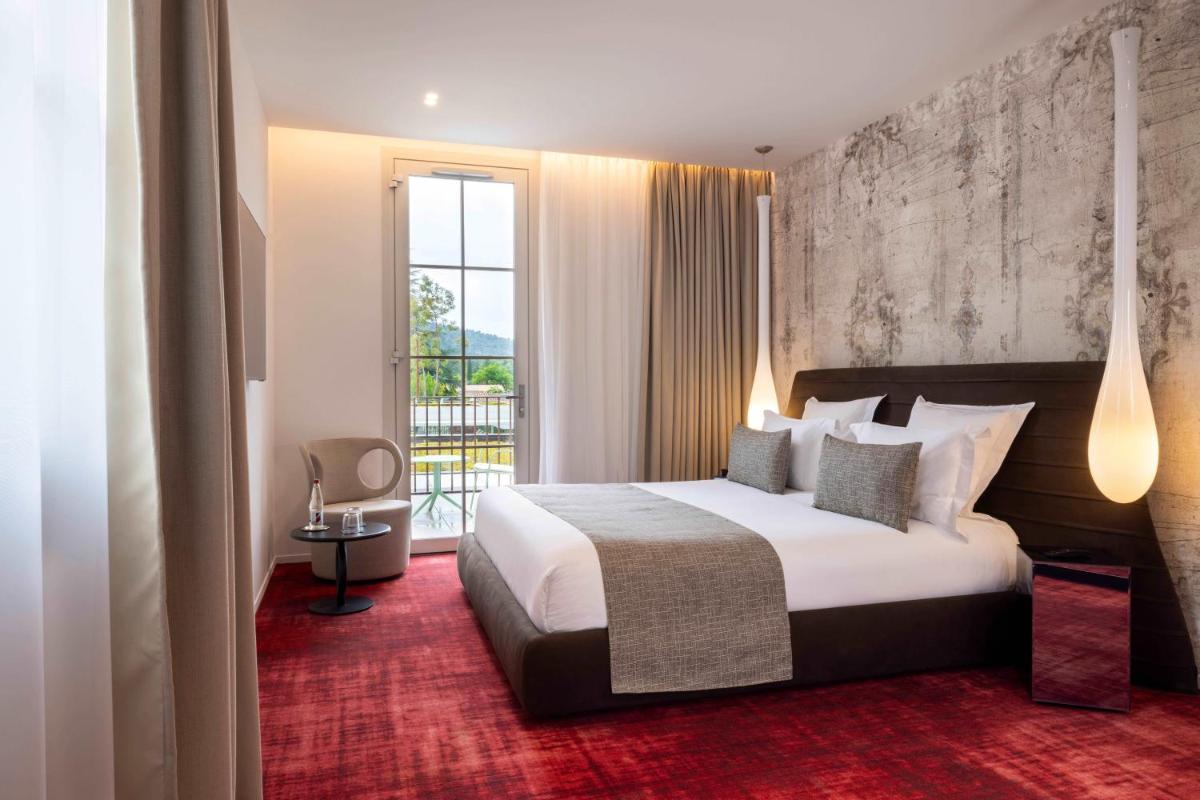 Un ou plusieurs lits dans un hébergement de l'établissement Hôtel Spa Restaurant Villa Castellane