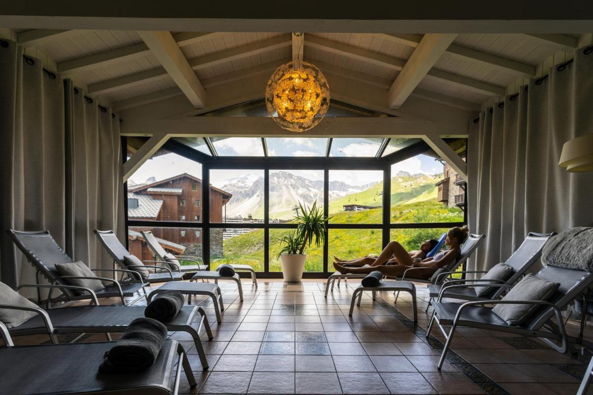 Coin salon dans l'établissement Résidences Village Montana by Les Etincelles