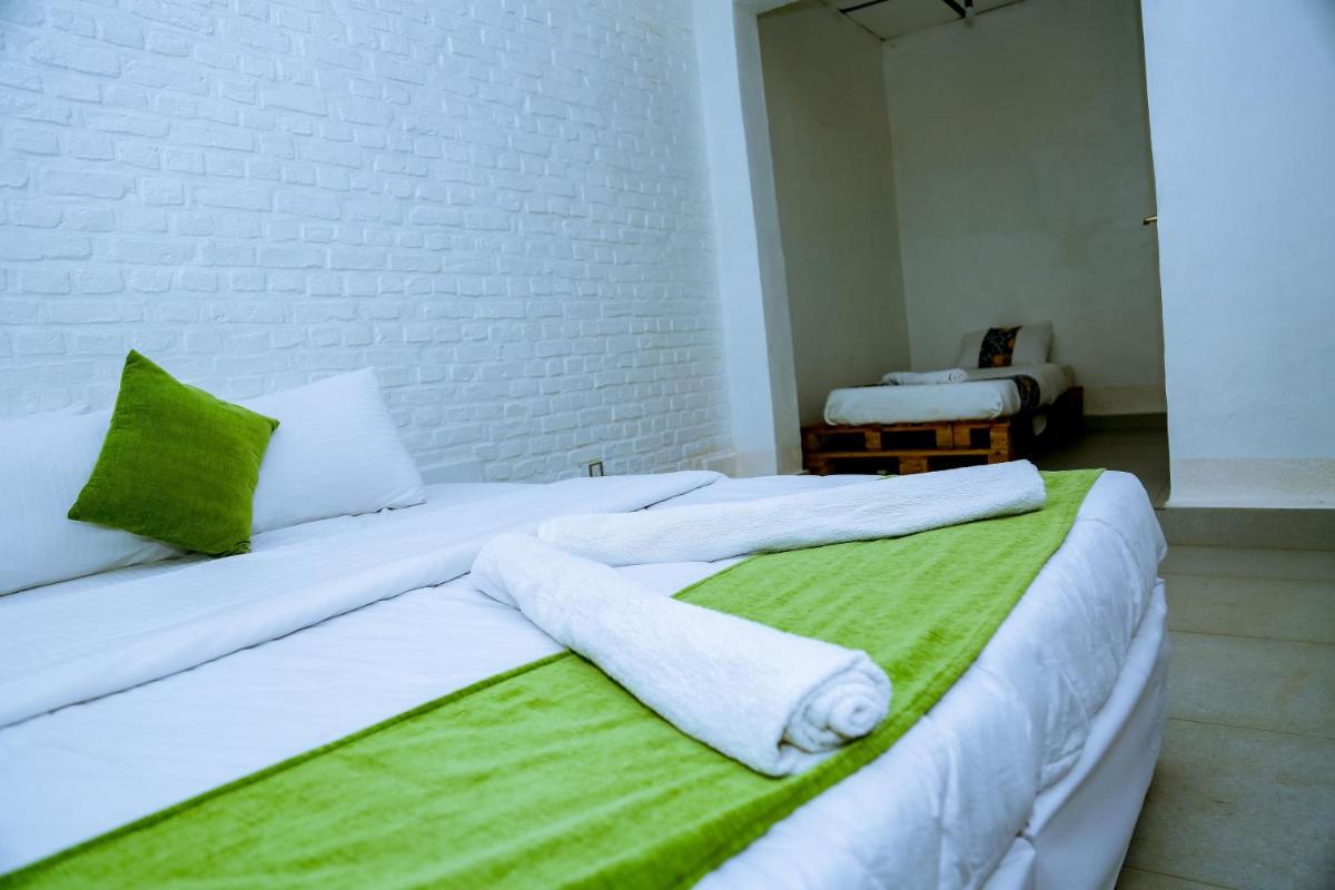 Suitetrails - INZOZI AFRICA HOUSE B&B-Kimihurura