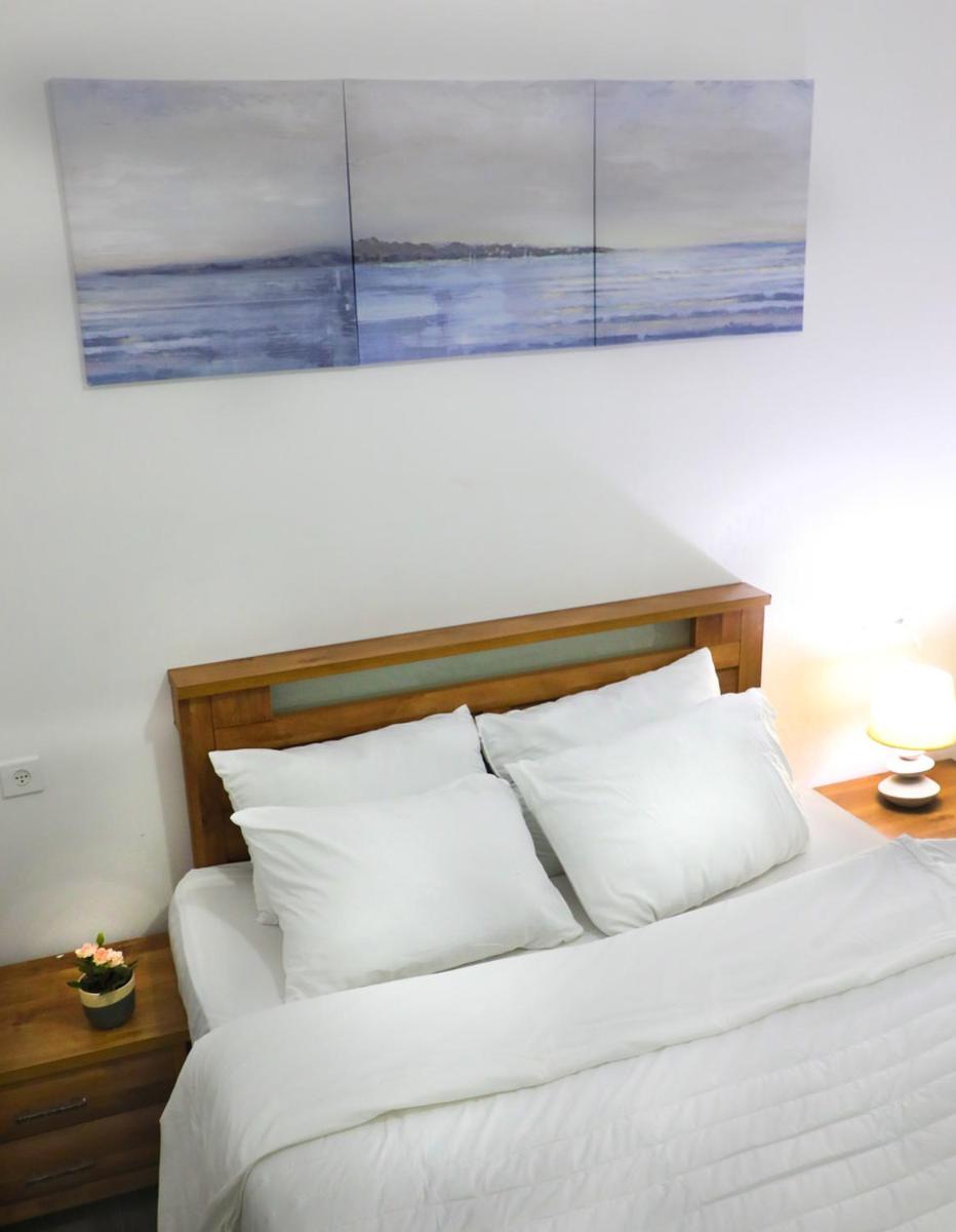 Beach Suite Israel- Pool, Sauna, Gym & Spa Beach-Front Apartment Hotel ביץ סוייט ישראל- בריכה ענקית וספא במקום - Housity