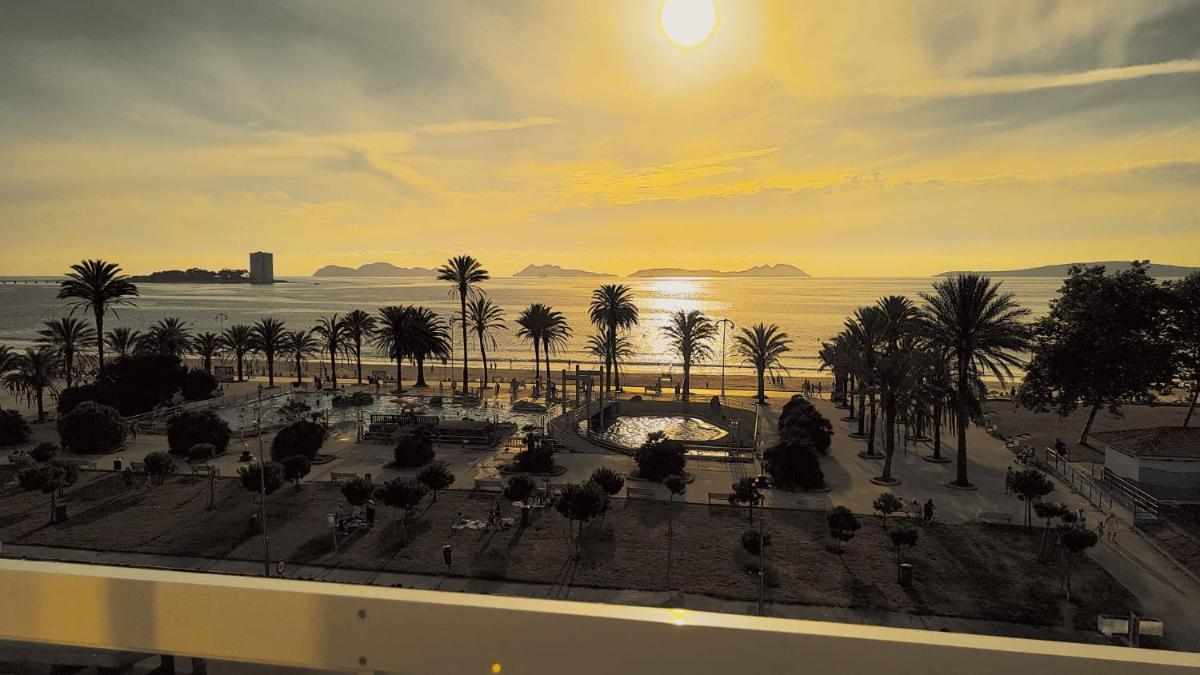 Samil Apartment, primera línea de playa con Wifi y Garaje - Housity
