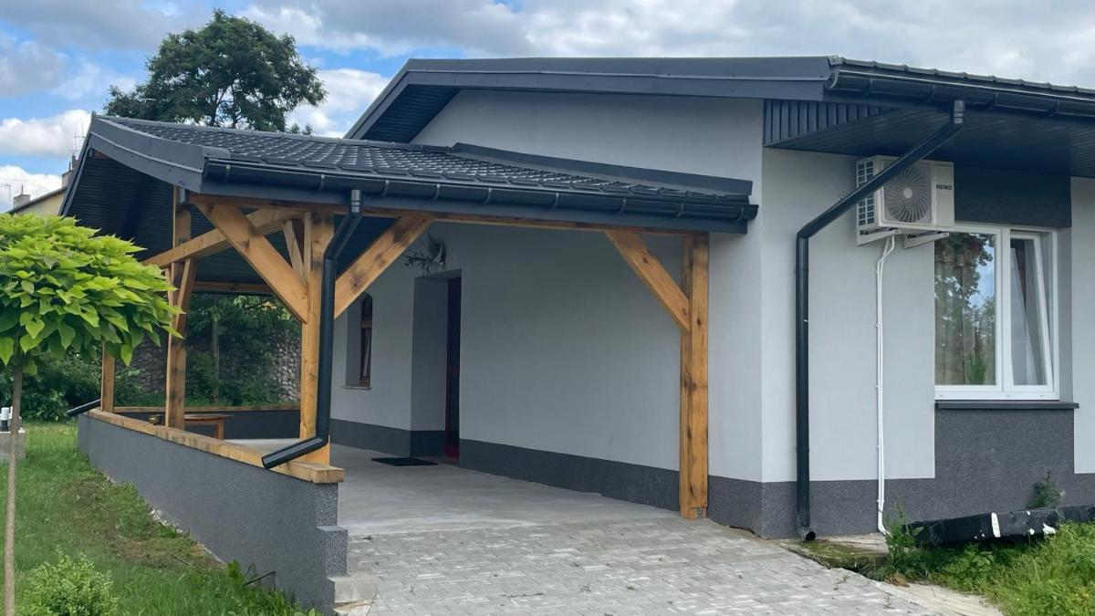 Pawilon Akacjowy przy Pałacu SŁONOWICE - Housity