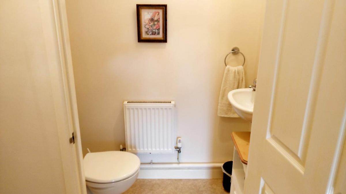 Avalon Retreat Self Catering Vegetarian Accommodation in the Heart of Glastonbury - Housity