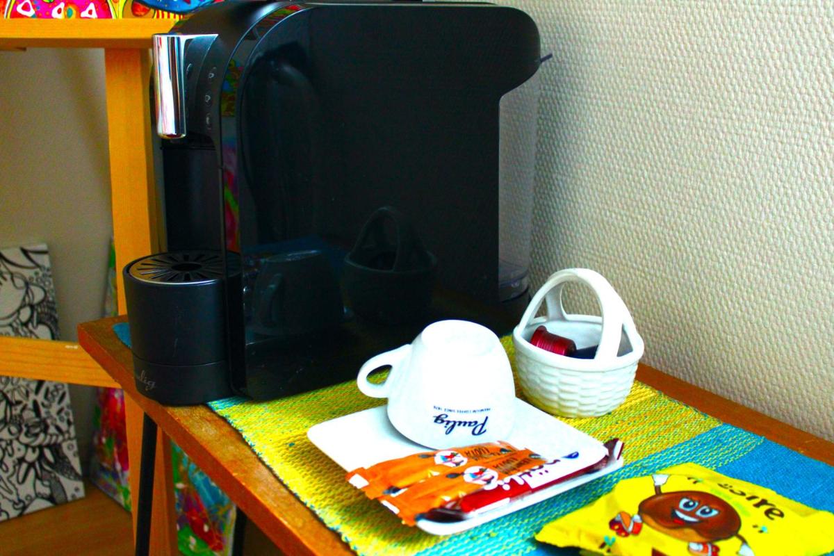 Warm ART room at home. - Housity