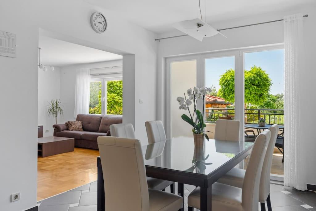 Apartman Lucija with private pool - Housity