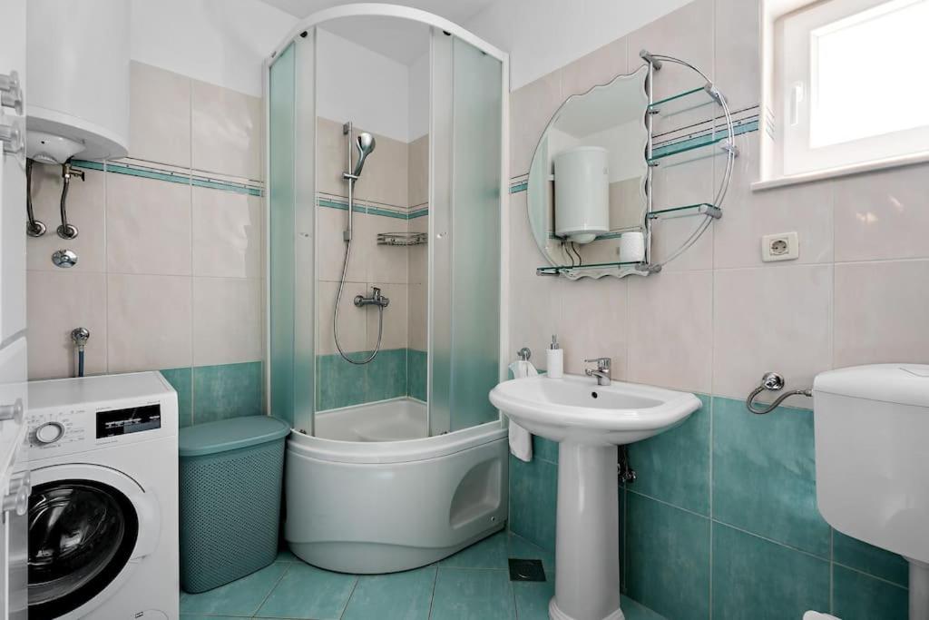 Apartman Lucija with private pool - Housity